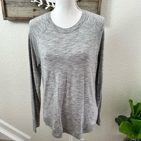 Athleta Women's Grey Soft Mindset Sweatshirt‎ Size M #472751-19 - Picture 1 of 7
